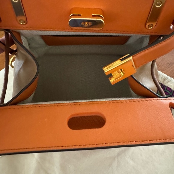 Tory Burch Radizwill accordion handbag - Picture 7 of 16